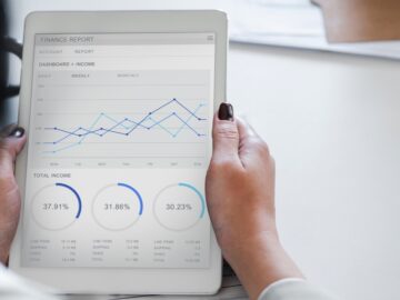 يجب على Facebook إبلاغ المستخدمين كيف تعرضوا للدعاية الروسية